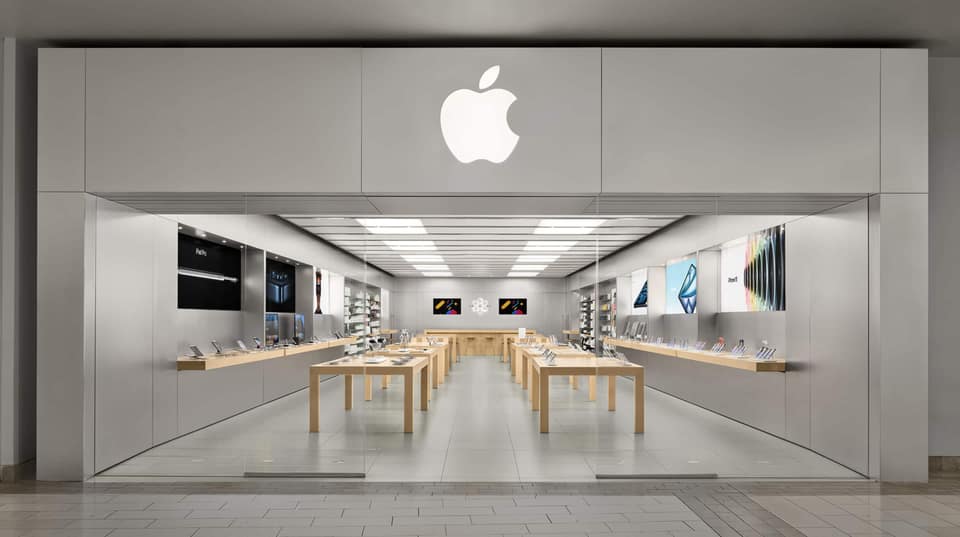 iPhone Duo queues form days before Apple Store doors open