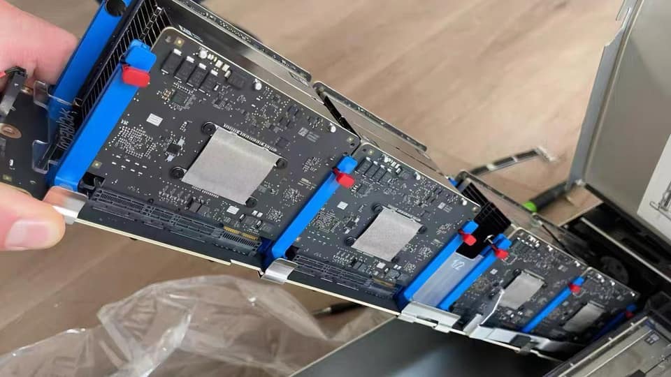 This is the first look at the inside of Apple's AI servers