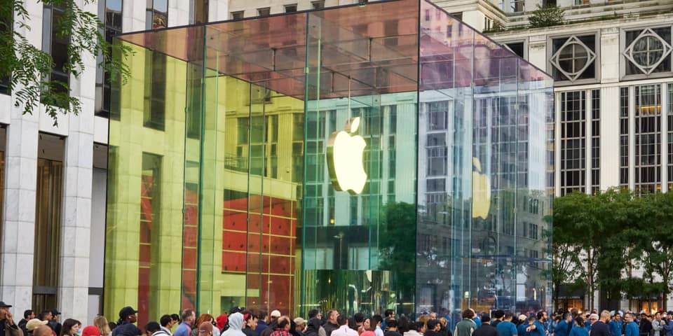 Giant iPhone Duo installations spotted at Apple Fifth Avenue ahead of Friday launch